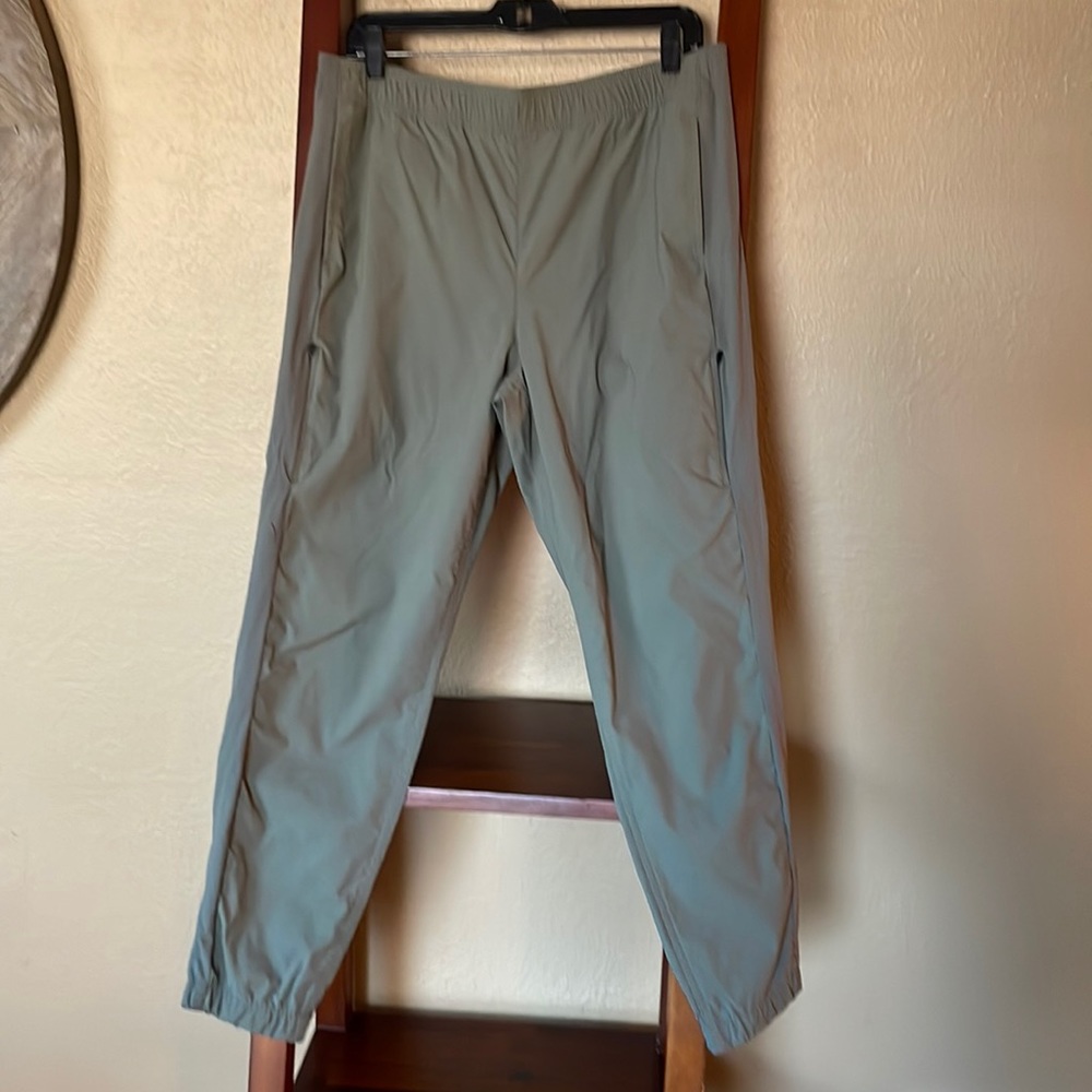 Eddie Bauer olive green guild jogger